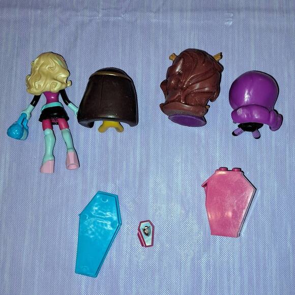 (8) Piece Monster High Mega Blocks, Minis, Fashems & Accessories - Picture 2 of 3